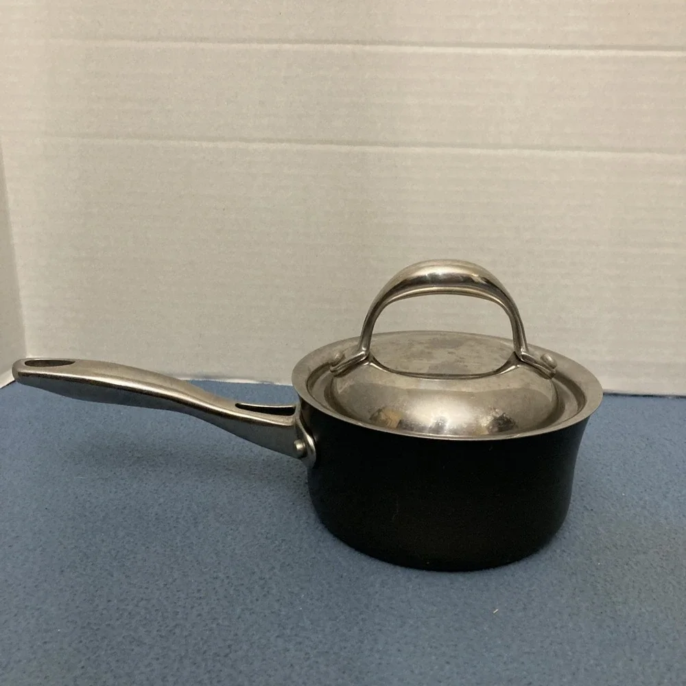 Kirkland Signature NSF Hard-Anodized Aluminum 1 QT (.94 L) Saucepan w/Lid